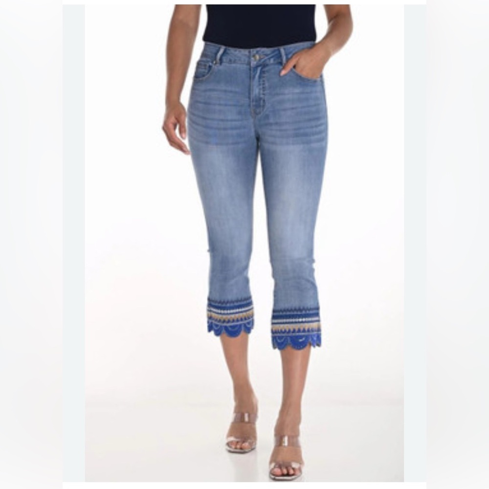 FRANK LYMAN Women’s Size Medium Denim Jeans Stretch Cropped Fit Embroidered